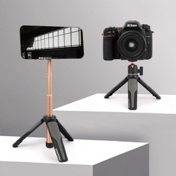Tabletop tripod with magnet holder