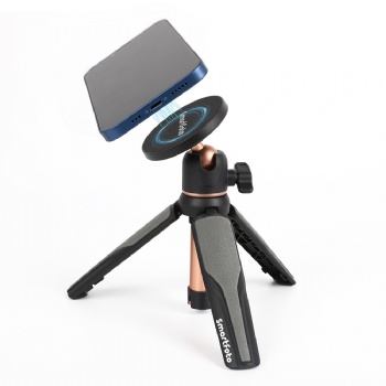 Tabletop tripod with magnet holder